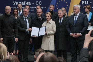 Los ministros de Asuntos Exteriores de la UE aprueban la creación de un tribunal especial para los crímenes rusos contra Ucrania