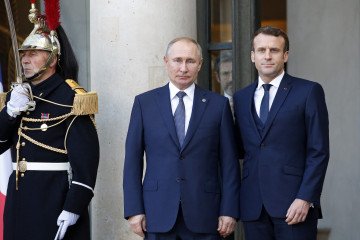 Putin and Macron Hold First Phone Call in Years, Clash Over Ukraine and Iran