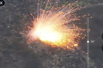 Russian “Molniya” drone strike using yellow phosphorus on a Ukrainian position, 2025. (Source: t.me/mag_vodogray)