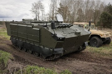 Prototype of Ukraine’s tracked APC “Skif” during field testing, showcasing its armored hull and tracked mobility platform. (Source: Defense Express)