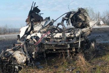 Wreckage of a destroyed vehicle lies by the roadside following a Russian strike. (Source: adviser to Ukraine’s Defense Minister Serhii Beskrestnov)