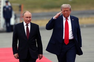 US President Trump welcomes Russian leader Putin at a U.S. air base in Alaska for Ukraine peace talks, August 15, 2025. (Source: Getty Images)
