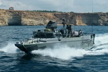 Russian BK-16 high-speed landing craft underway during coastal operations near rocky shoreline in occupied Crimea. (Photo: Open source)