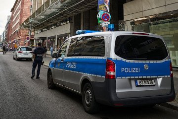 Police stand in front of the Russisches Haus in Berlin, Germany. (Source: Getty Images)