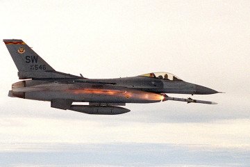 US Raytheon to Manufacture AIM-120 Missiles for Ukraine and Other Allies