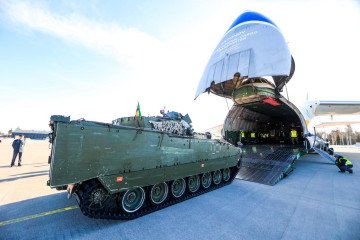 Bulgarian military equipment is loaded onto a Ukrainian cargo plane for transport. (Source: EPA-EFE/Beate Oma Dahle NORWAY OUT)