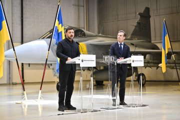 Ukraine’s President Volodymyr Zelenskyy (L) and Swedish Prime Minister Ulf Kristersson address a press conference at the air flotilla in Uppsala, Sweden, on May 28, 2026.