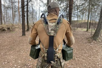 Ukrainian soldier tests the “Gyurza-1” passive exoskeleton while carrying ammunition boxes during field trials. (Source: Defense Express)