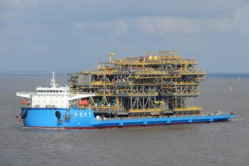 The sanctioned heavy-lift vessel Ya Qing Hai Yang, formerly known as Ocean 28, which previously transported equipment for Russia’s Arctic LNG 2 project. (Source: Open source)
