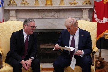 Trump and Starmer Hold First White House Talks on Ukraine: “Dictator” Remark and “Gifted” Aid Trump and Starmer Hold First White House Talks on Ukraine: “Dictator” Remark and “Gifted” Aid