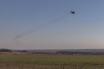 Un MiG-29 ucraniano lanza una GBU-62 estadounidense para destruir un puesto de mando ruso en Zaporizhzhia, vídeo. bombardero estratégico noticias con imágenes fotos de aviones pilotos ucranianos ucrania rusia zona de guerra campo de batalla ucrania guerra