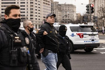 US Park Police officers arrest a man on gun charges after officers spotted him carrying a concealed firearm during a pro-Trump rally at Freedom Plaza on January 5, 2021 in Washington, DC. Illustrative photo. (Source: Getty Images)