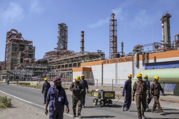 India Slashes Russian Crude Imports by 45% as US Trade Pressure Mounts—Private Refiners Fill the Gap