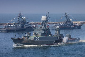 Russia Sends 11 Warships to Baltic in Show of Force After Europe Cracks Down on Shadow Fleet
