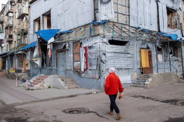 A woman walks past a destroyed residential building following Russian glide bomb strikes on the front-line city of Kostiantynivka in the Donbas region of the East of Ukraine. (Photo: Getty Images)
