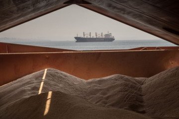 Ukraine Exports Grain Despite Russian Attacks