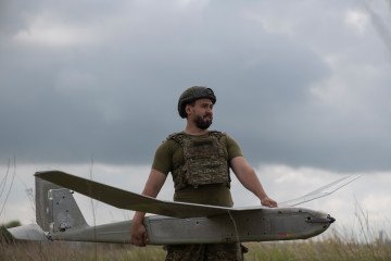 Ukrainian soldier Vladlen Koval from the 148th Artillery Brigade launches an RQ-20 Puma UAV near Pokrovsk, Donetsk region, June 17, 2024. Illustrative photo. (Source: Getty Images)