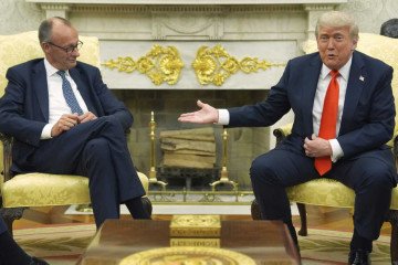 Tensiones OTAN: Trump presiona a España por defensa y bases militares El presidente de EE.UU. advierte que podría revisar la relación comercial si Madrid no aumenta su gasto en defensa en la OTAN. Tensión transatlántica tras el rechazo español a la operación contra Irán.