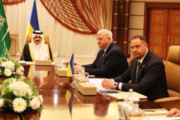 Top Ukrainian Officials Arrive in Paris for High-Stakes Security Talks With US and European Allies