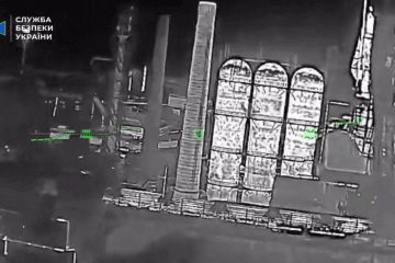 SBU thermal footage shows an FP-2 drone targeting the Alchevsk Metallurgical Plant in occupied Luhansk on April 4, halting steel production for Russian tanks. (Source: SBU) SBU thermal footage shows an FP-2 drone targeting the Alchevsk Metallurgical Plant in occupied Luhansk on April 4, halting steel production for Russian tanks. (Source: SBU)
