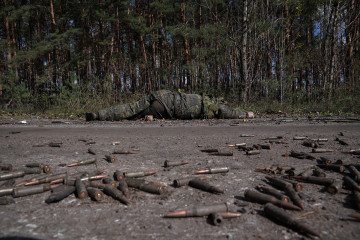 Body of a Russian soldier lies at the entrance to Lyman, eastern Ukraine, on October 3, 2022, after Ukrainian forces regained control of the city following weeks of fighting. (Source: Getty Images) Body of a Russian soldier lies at the entrance to Lyman, eastern Ukraine, on October 3, 2022, after Ukrainian forces regained control of the city following weeks of fighting. (Source: Getty Images)