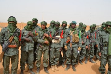 Malian army soldiers, pro-government militia members and former rebels, predominantly Tuaregs, take part in their first joint patrol in Gao in northern Mali on February 23, 2017. Illustrative photo. (Source: Getty Images)