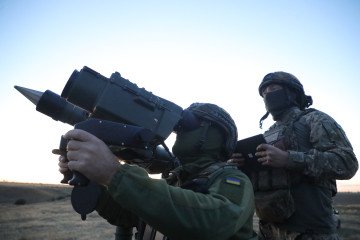 Soldiers of the 39th Separate Coastal Defense Brigade carry out a combat mission with the French short-range ''Mistral'' air defense system in the Kherson region, Ukraine, on August 26, 2025. Illustrative photo. (Source: Getty Images)