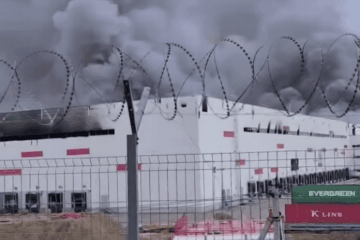 Heavy smoke billows over the Wildberries distribution center in Penza, Russia, following an overnight Ukrainian drone strike. (Source: OSINT channel Exilenova+)