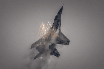A MiG-29 fighter jet releases flares during a flight. (Photo:open source) A MiG-29 fighter jet releases flares during a flight. (Photo:open source)