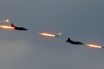 Imagen infrarroja de un fenómeno aéreo no identificado (UAP) captada por un caza estadounidense, ahora vinculada a tecnología de vigilancia rusa.