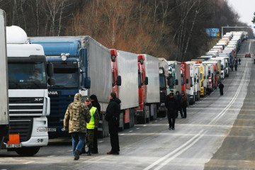 Polish Farmers Block Ukraine Border Crossing Once Again, Halting Truck Exports Polish Farmers Block Ukraine Border Crossing Once Again, Halting Truck Exports