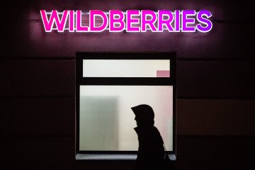 A man walks past one of the Wildberries delivery points in the evening in St. Petersburg. (Source: Getty Images) A man walks past one of the Wildberries delivery points in the evening in St. Petersburg. (Source: Getty Images)