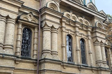 Shattered windows at the Holy Intercession Church following a Russian attack on Kyiv, September 24, 2026. (Source: Podilskyi District State Administration)
