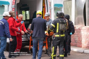 Emergency workers assist an injured person following a Russian attack on Zaporizhzhia on September 28. (Source: Zaporizhzhia Regional Military Administration) Emergency workers assist an injured person following a Russian attack on Zaporizhzhia on September 28. (Source: Zaporizhzhia Regional Military Administration)