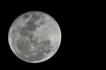 The full moon is seen over Caracas. (Source: Getty Images)