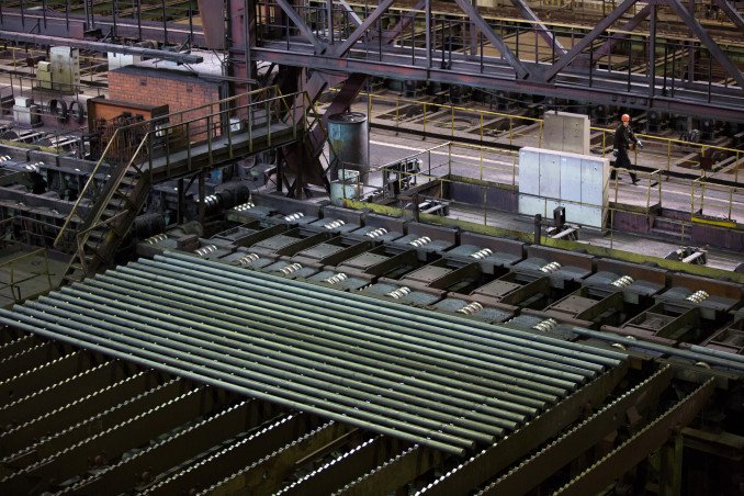 Planta siderúrgica en Rusia afectada por la crisis del sector del acero.