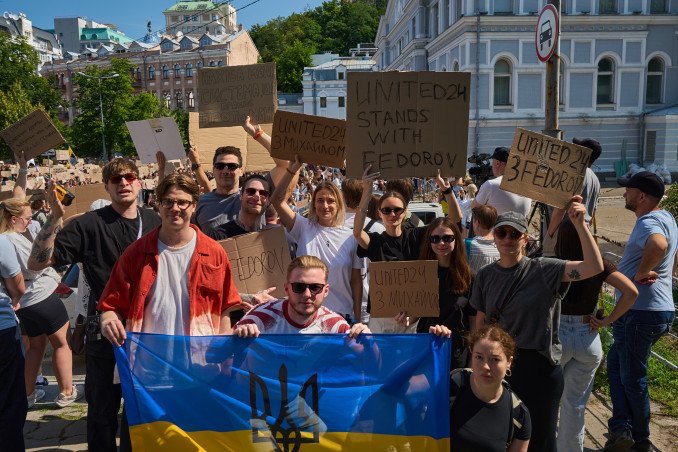 Thousands Rally Across Ukraine to Keep Mykhailo Fedorov as Defense Minister