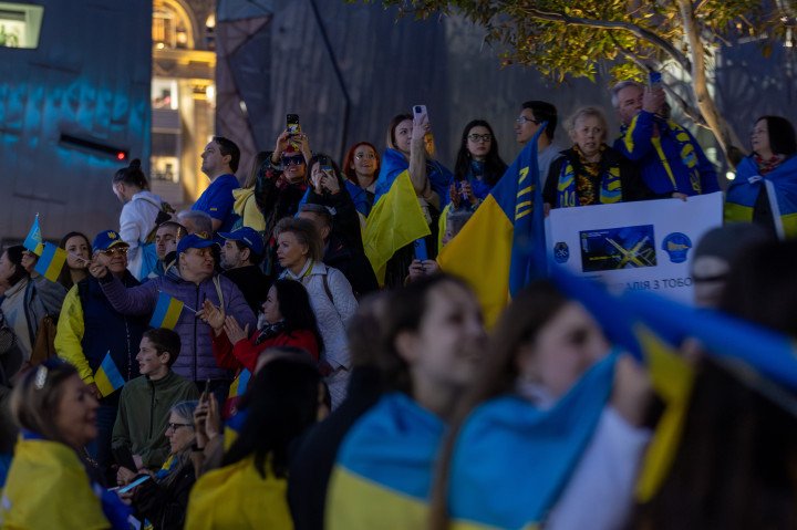 Ukrainians in Victoria form a human chain at Federation Square as they celebrate Ukrainian Independence day on August 24, 2023 in Melbourne, Australia. (Photo by Asanka Ratnayake/Getty Images)