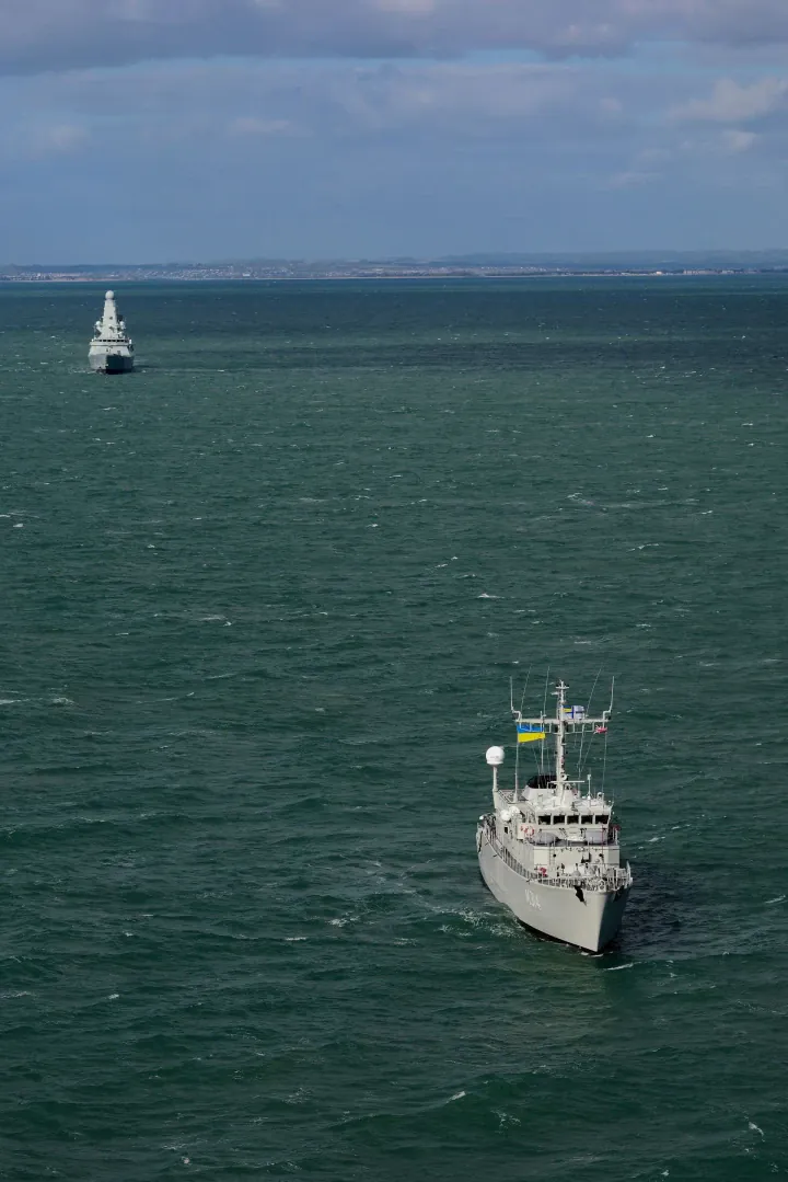 Ukrainian minehunter UNS Henichesk leads British destroyer HMS Dauntless through the Solent during joint naval exercises. (Source: Royal Navy) Ukrainian minehunter UNS Henichesk leads British destroyer HMS Dauntless through the Solent during joint naval exercises. (Source: Royal Navy)