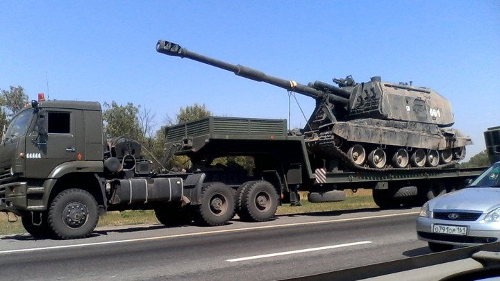 Russian 2S19 Msta-S self-propelled howitzer transported in the Rostov region, Russia. (Source: Getty Images)