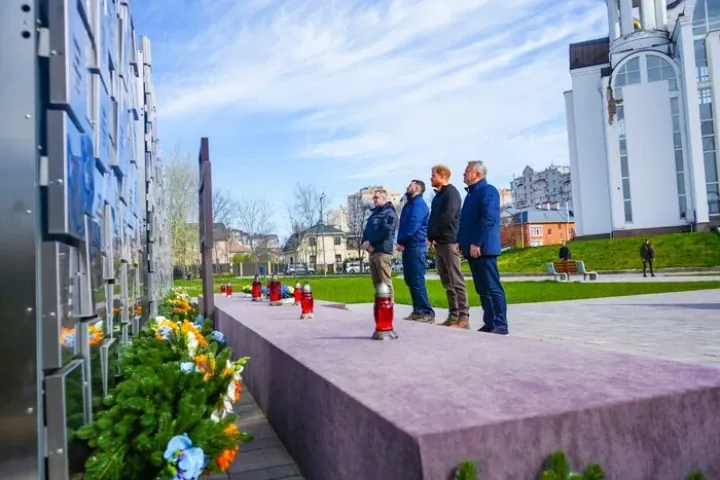 Prince Harry commemorated the Ukrainians who died during the occupation of the Kyiv region. (Source: Anatolii Fedoruk)
