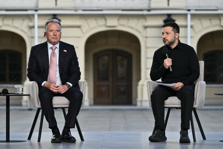 Ukraine's President Volodymyr Zelenskyy, next to US Special Envoy Steve Witkoff, speaks during a joint press conference following their talks in Kyiv on September 6, 2026. (Source: Getty Images) Ukraine's President Volodymyr Zelenskyy, next to US Special Envoy Steve Witkoff, speaks during a joint press conference following their talks in Kyiv on September 6, 2026.