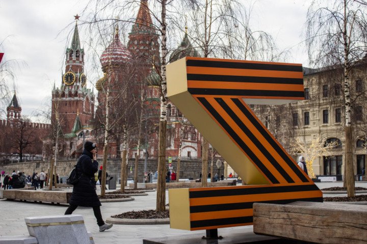 A "Z" letter installation in Moscow (Photo by Vlad Karkov/SOPA Images/LightRocket via Getty Images).