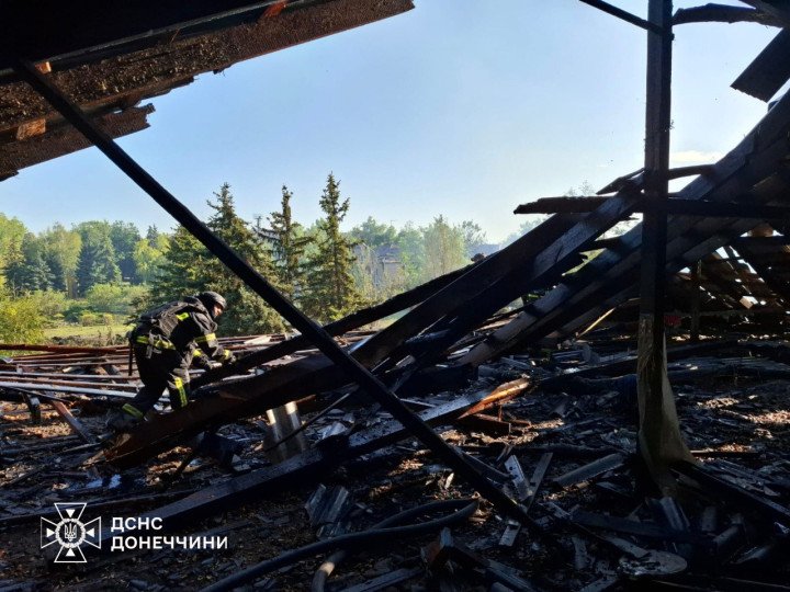 Emergency workers dealing with the aftermath of the Russian attack on the Donetsk region on June 5, 2025. (Source: State Emergency Service of Ukraine in the Donetsk region) Emergency workers dealing with the aftermath of the Russian attack on the Donetsk region on June 5, 2025. (Source: State Emergency Service of Ukraine in the Donetsk region)