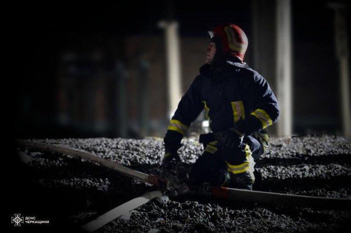 A firefighter liquidating the aftermath of Russia’s attack on the Cherkasy region. (Source: The State Emergency Service of the Cherkasy Region) A firefighter liquidating the aftermath of Russia’s attack on the Cherkasy region. (Source: The State Emergency Service of the Cherkasy Region)
