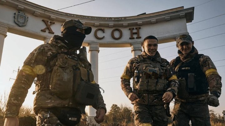 Ukrainian soldiers in reoccupied Kherson. (Source: Presidential Press Office) Ukrainian soldiers in reoccupied Kherson. (Source: Presidential Press Office)