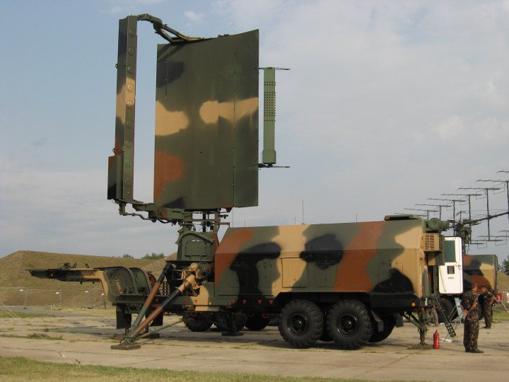 An ST-68U (19Zh6 Tin Shield) 3D radar operated by the Hungarian Air Force. (Source: Wikimedia Commons)