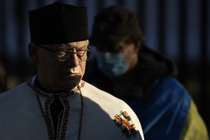 A clergyman in the Orthodox Church of Ukraine stands with pro-Ukrainian activists during a prayer and demonstration against Russian aggression in front of the White House on February 6, 2022 in Washington, DC. (Photo by Samuel Corum/Getty Images) A clergyman in the Orthodox Church of Ukraine stands with pro-Ukrainian activists during a prayer and demonstration against Russian aggression in front of the White House on February 6, 2022 in Washington, DC. (Photo by Samuel Corum/Getty Images)