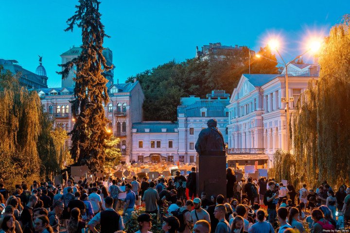Protesters gather near the monument to Hryhorii Skovoroda in central Kyiv during a demonstration against legislation affecting Ukraine’s anti-corruption institutions, July 24, 2025. (Source: Yurii Veres) Protesters gather near the monument to Hryhorii Skovoroda in central Kyiv during a demonstration against legislation affecting Ukraine’s anti-corruption institutions, July 24, 2025. (Source: Yurii Veres)