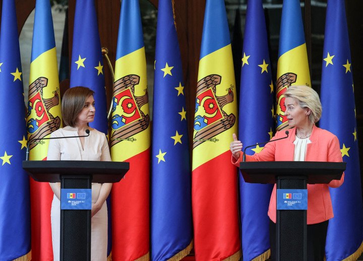 President of Moldova Maia Sandu (L) and Ursula von der Leyen (R), President of the European Commission attend a press conference at the and of EU-Moldova Summit in Chisinau July 4, 2025. (Photo by Elena COVALENCO / AFP via Getty Images)